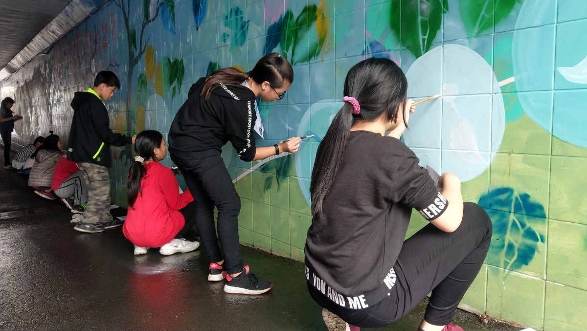 02宜蘭縣利澤國小-學生參與校園圍牆繪製美化